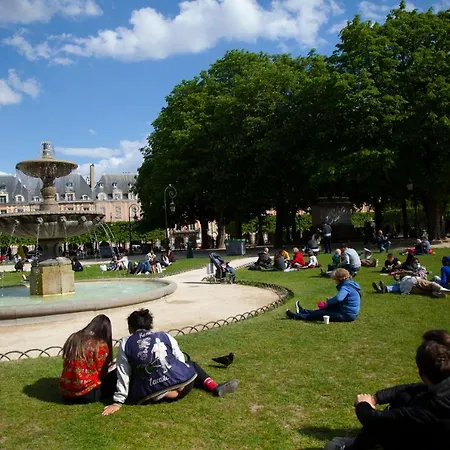 Le Marais Chic Ac Paris