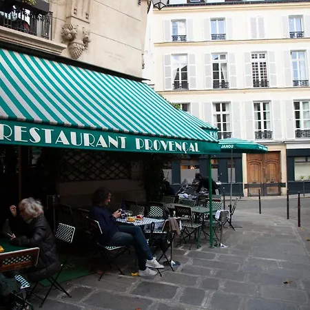 Le Marais Chic Ac